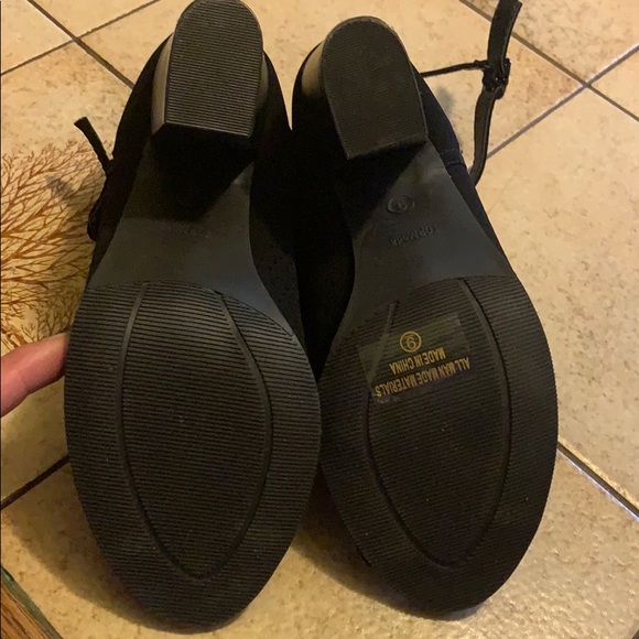 Open toed boots - Picture 3 of 6